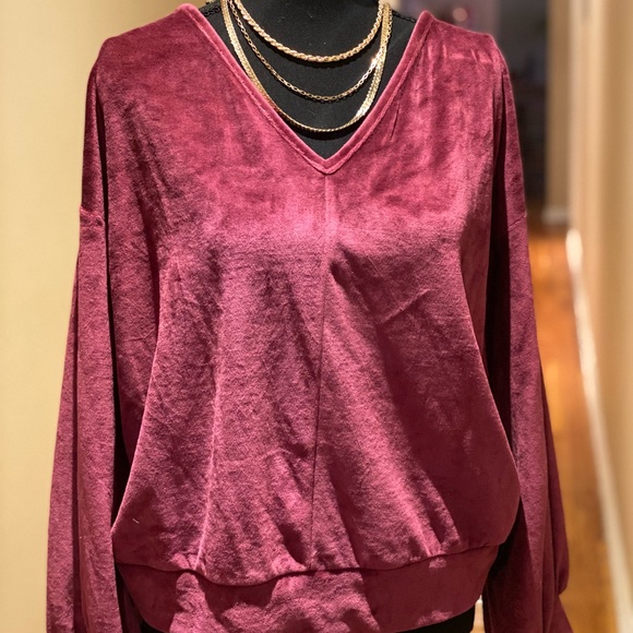 Sweater- on/off shoulder M/L - Picture 4 of 7